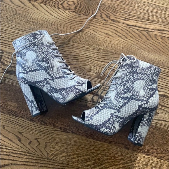 ASOS NEW LOOK SNAKESKIN LACE UP BOOTIE - Picture 6 of 8